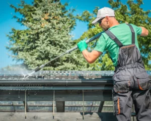 Nettoyage, démoussage des gouttières - DA Travaux