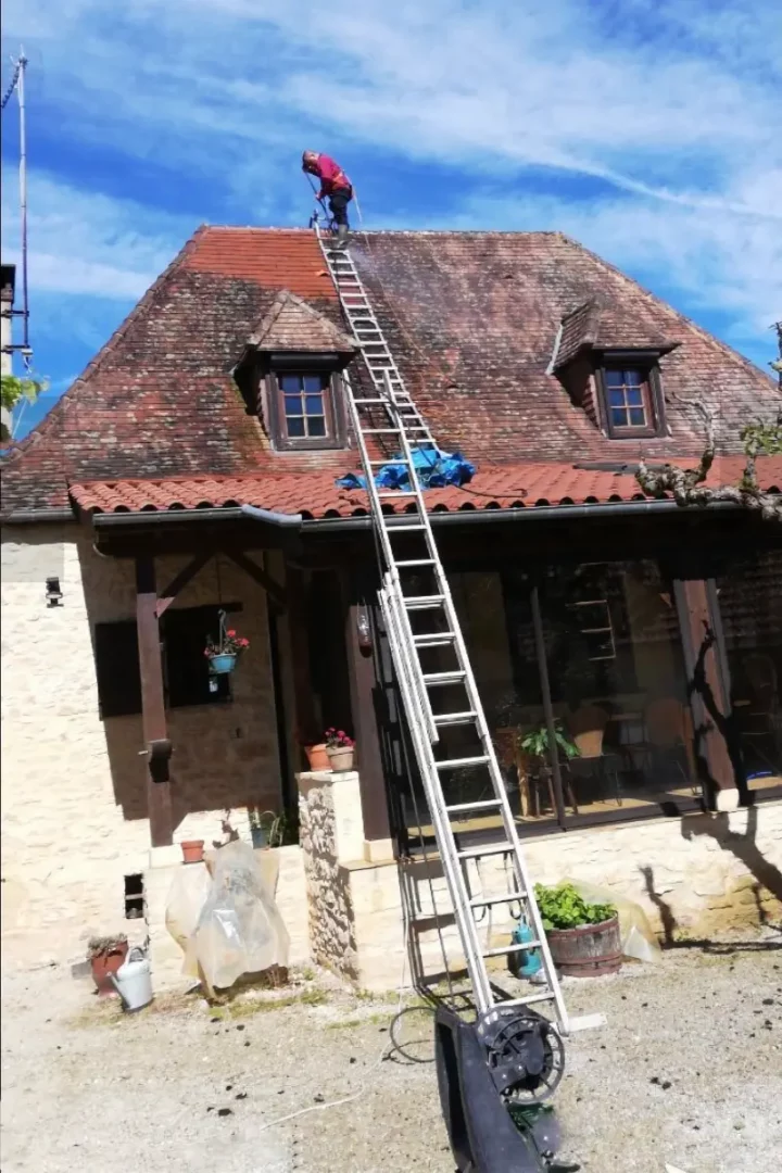 Démoussage toiture - DA Traavux Habitat